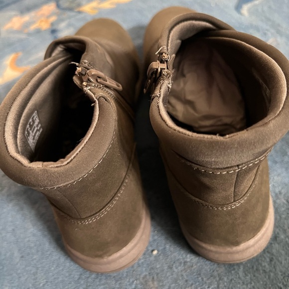 Clarks Cloudsteppers Ankle Boots New in Box - Picture 7 of 13